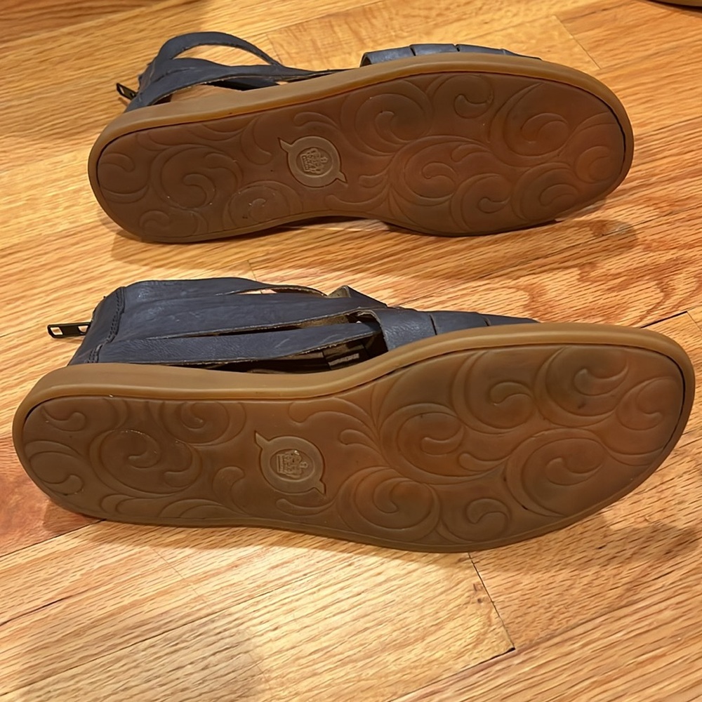 BORN IWA STRAPPY LEATHER SANDAL - Picture 6 of 6